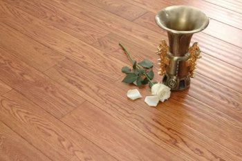 實木地板的優(yōu)缺點，實木地板如何選購